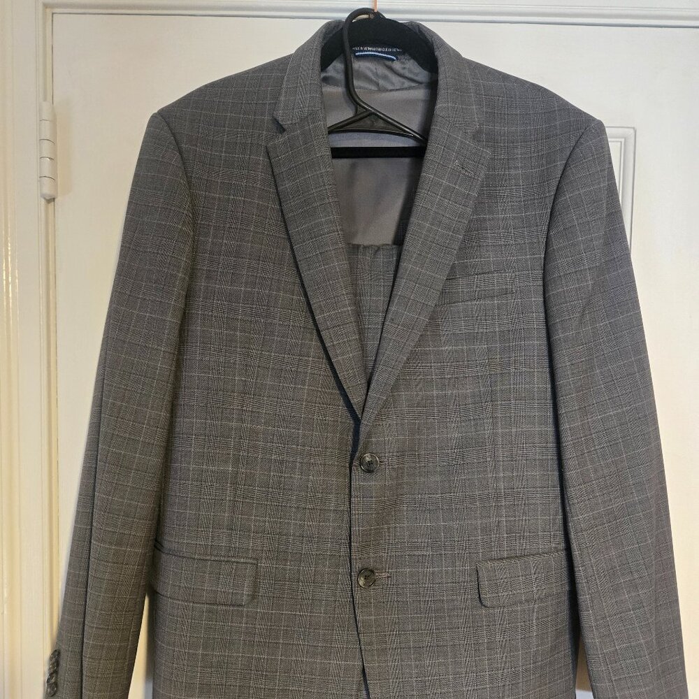 Tommy Hilfiger 3 Piece Suit - R42 W36 - Pants have 32 in inseam.